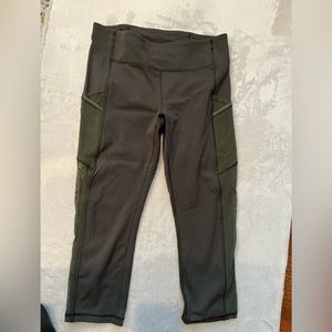 Lululemon Athletica Leggins crop size 10 olive color